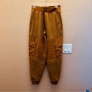 Lululemon women’s sweatpants size 6